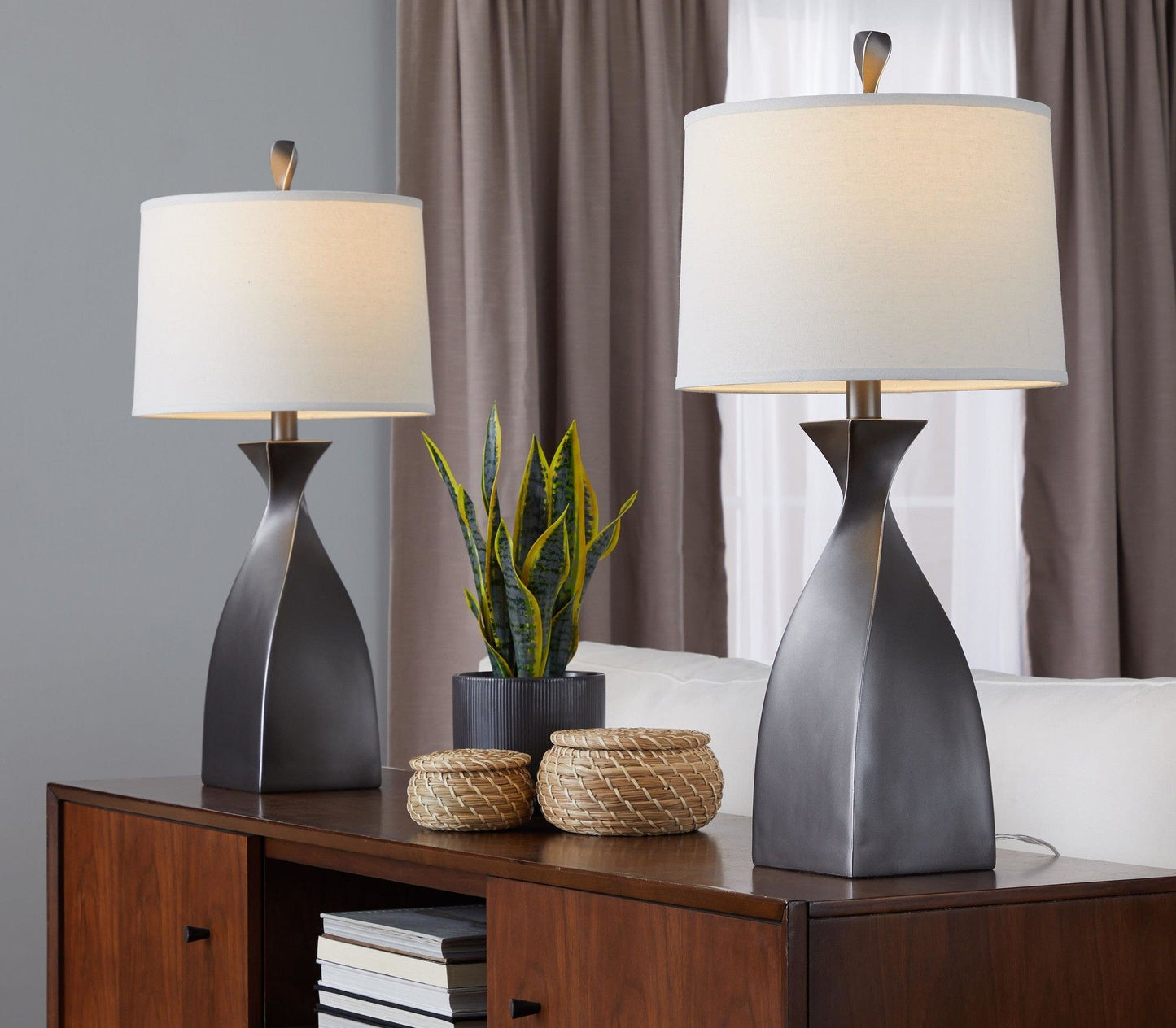 Curvo - Contemporary Polyresin Table Lamp (Set of 2)