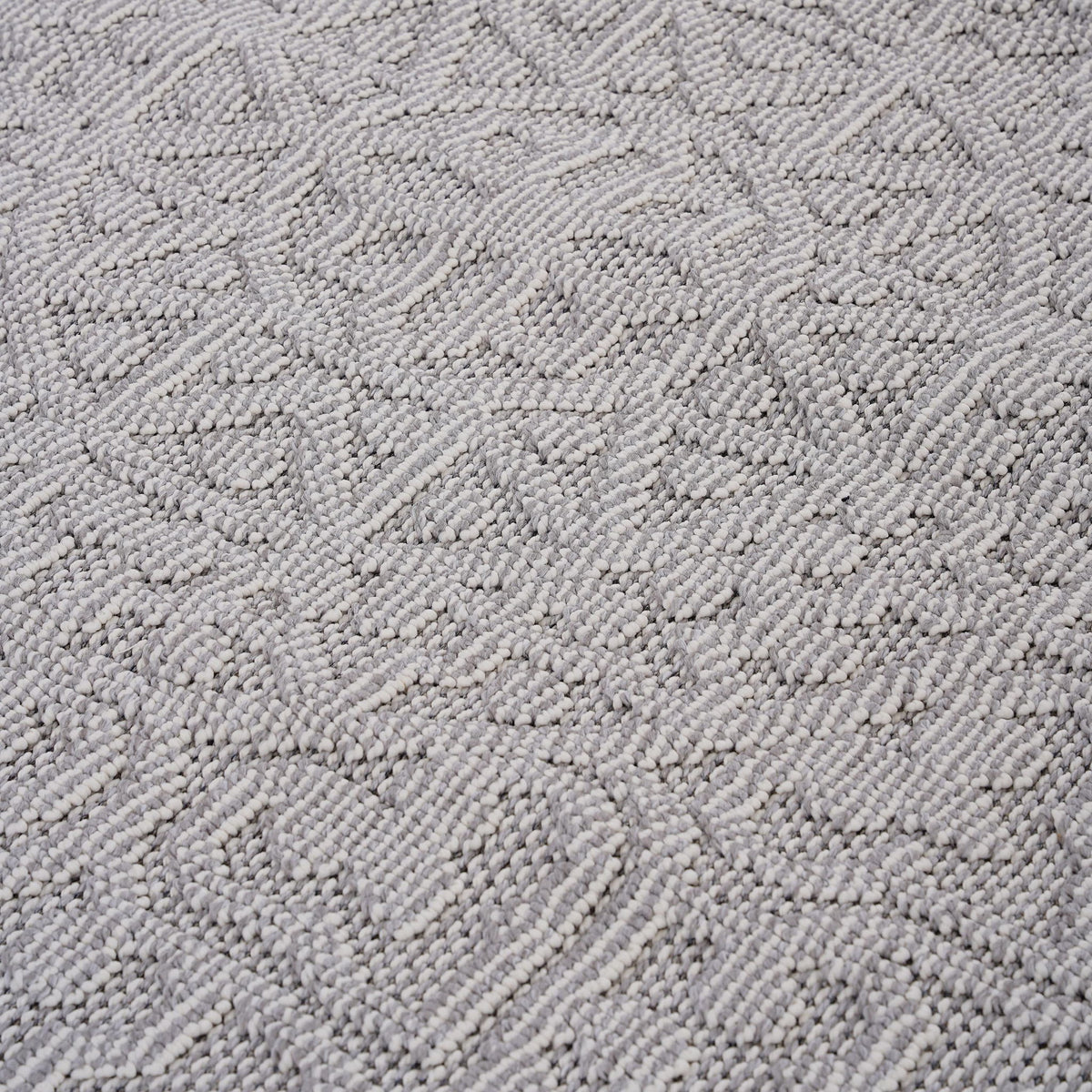 Guros - 6' X 9' Medallion Indoor / Outdoor Area Rug - White