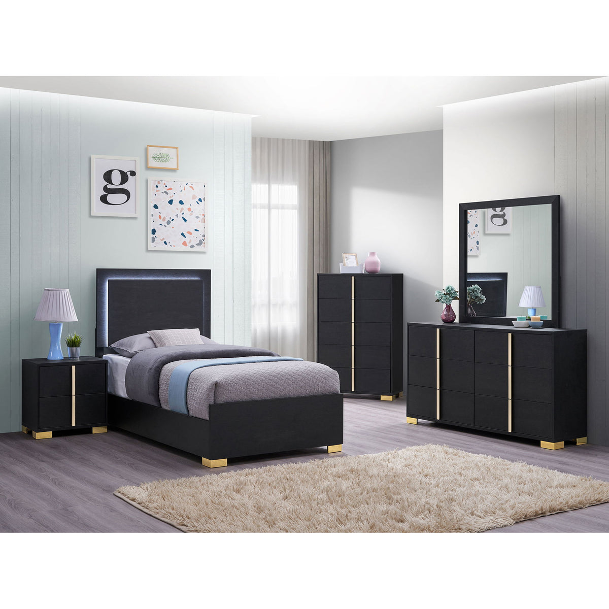 Bedroom Set With Accents
