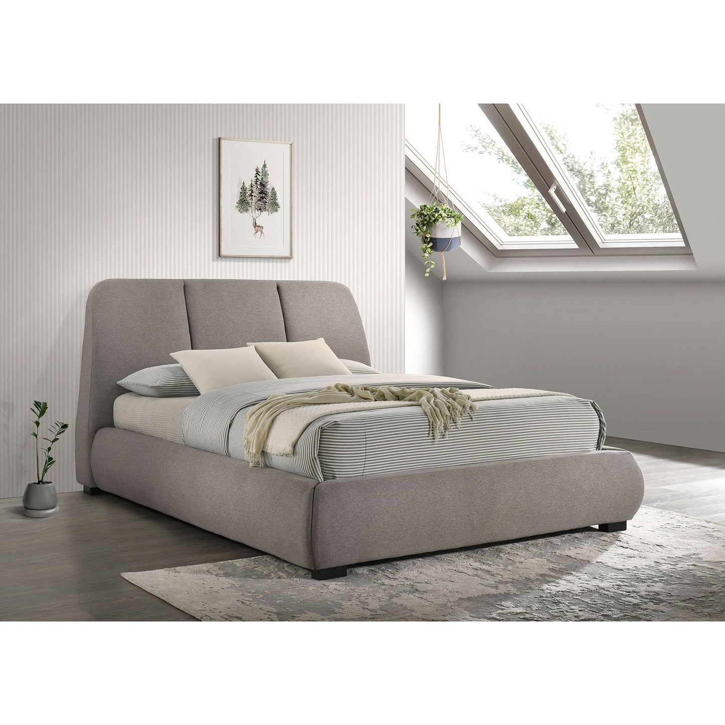 Modern Upholstered Platform Bed With Tufted Headboard
