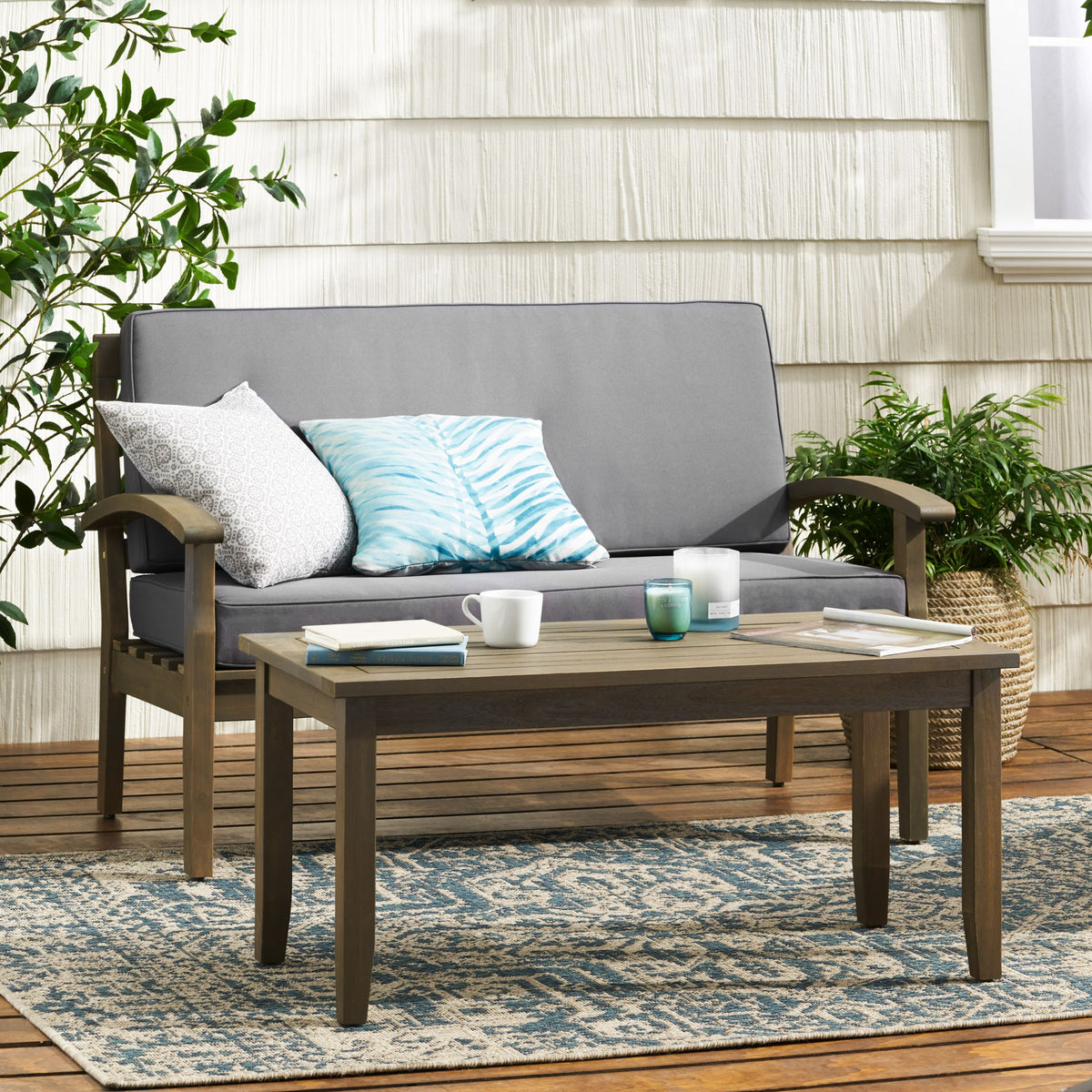 4 Person Outdoor Seating Group With Water Resistant Cushions