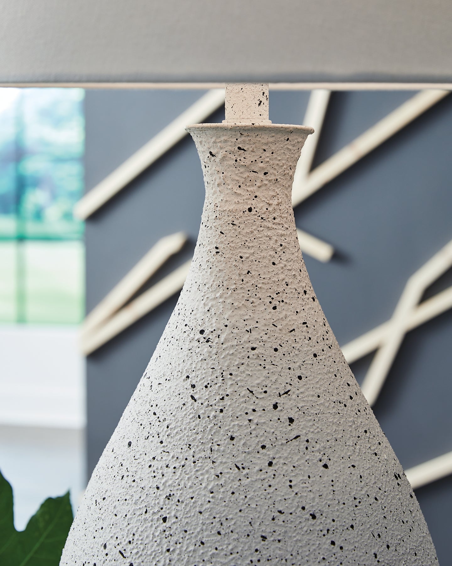 Ashley Express - Wyattford Metal Table Lamp (1/CN)