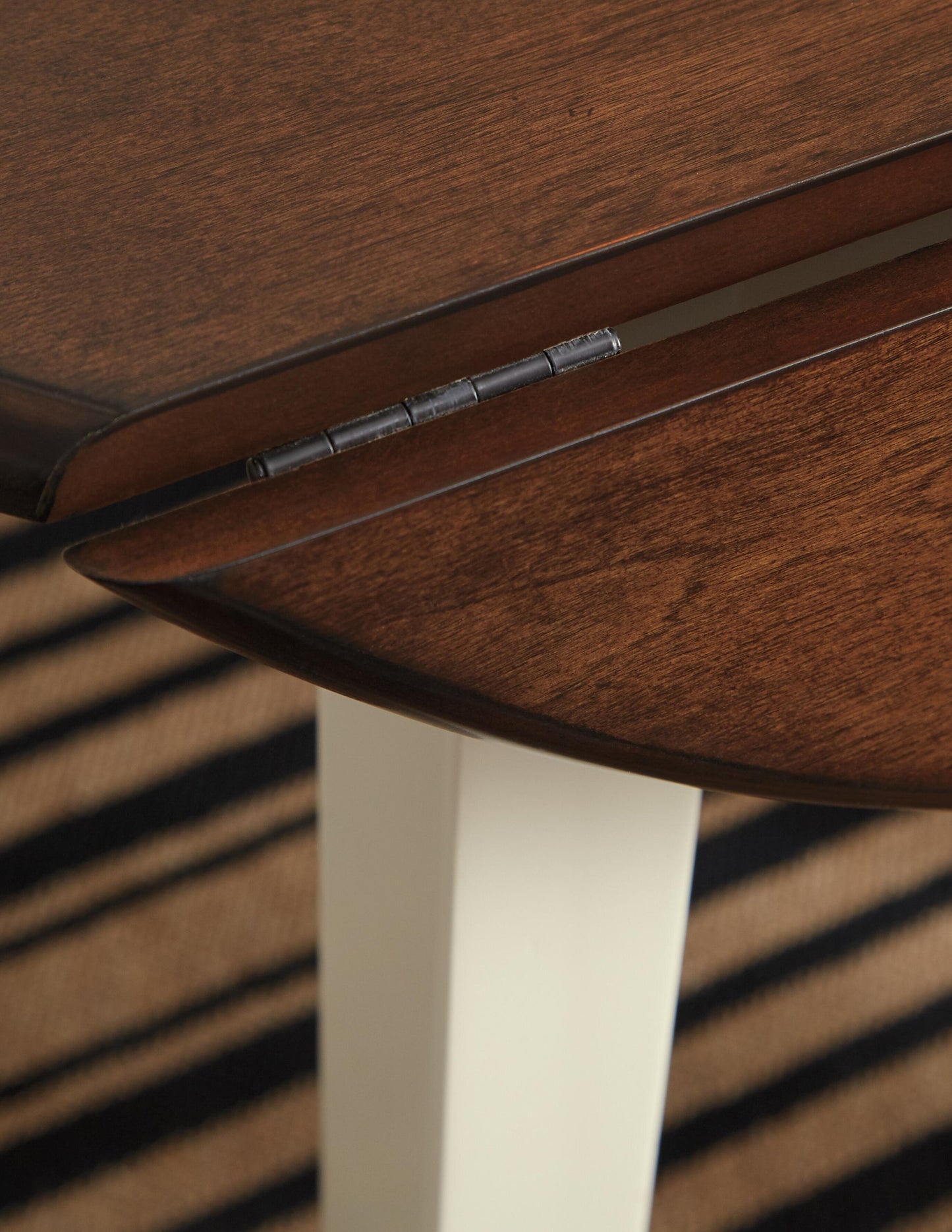 Ashley Express - Woodanville Round DRM Drop Leaf Table
