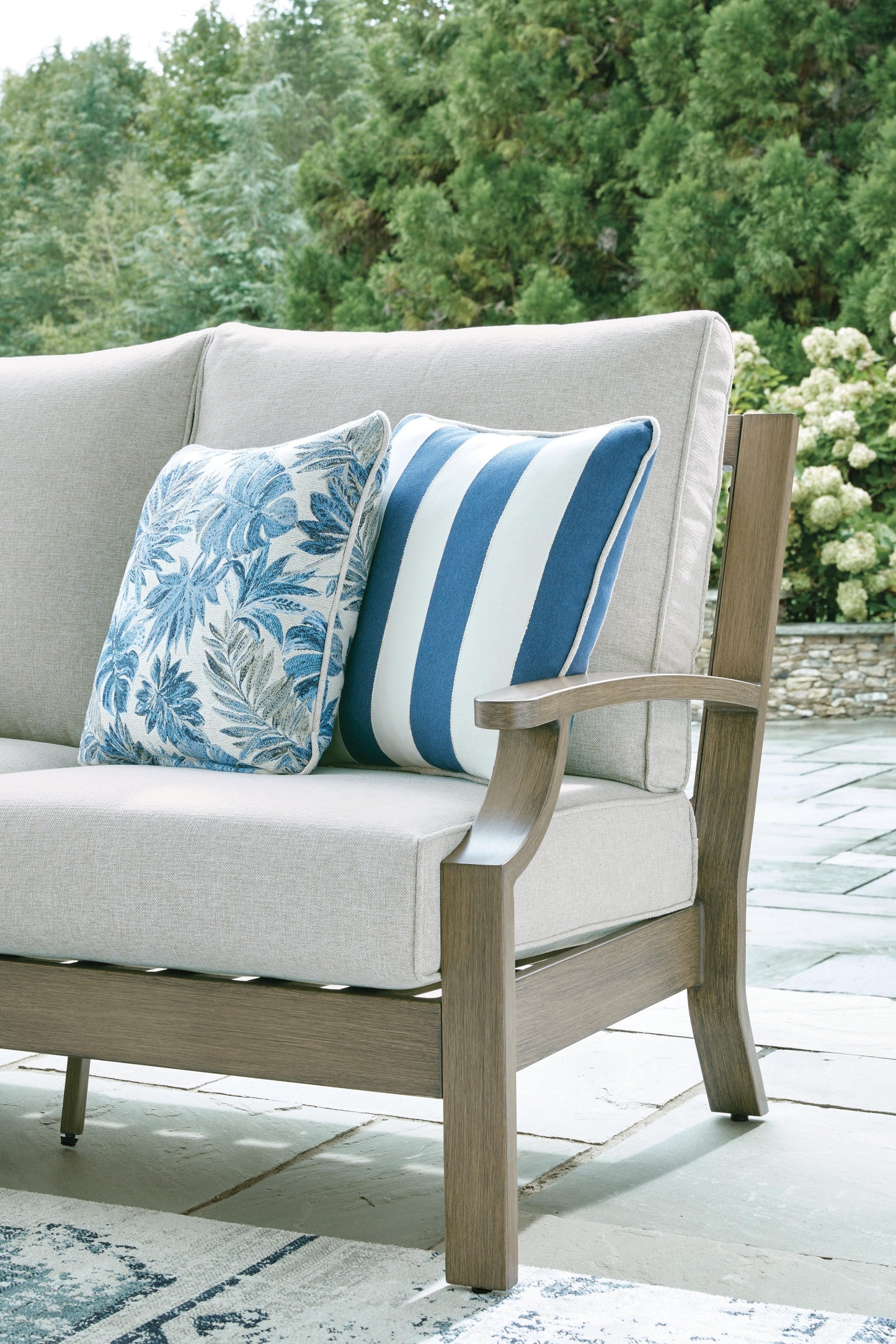 Rainier Ranch Sofa with Cushion