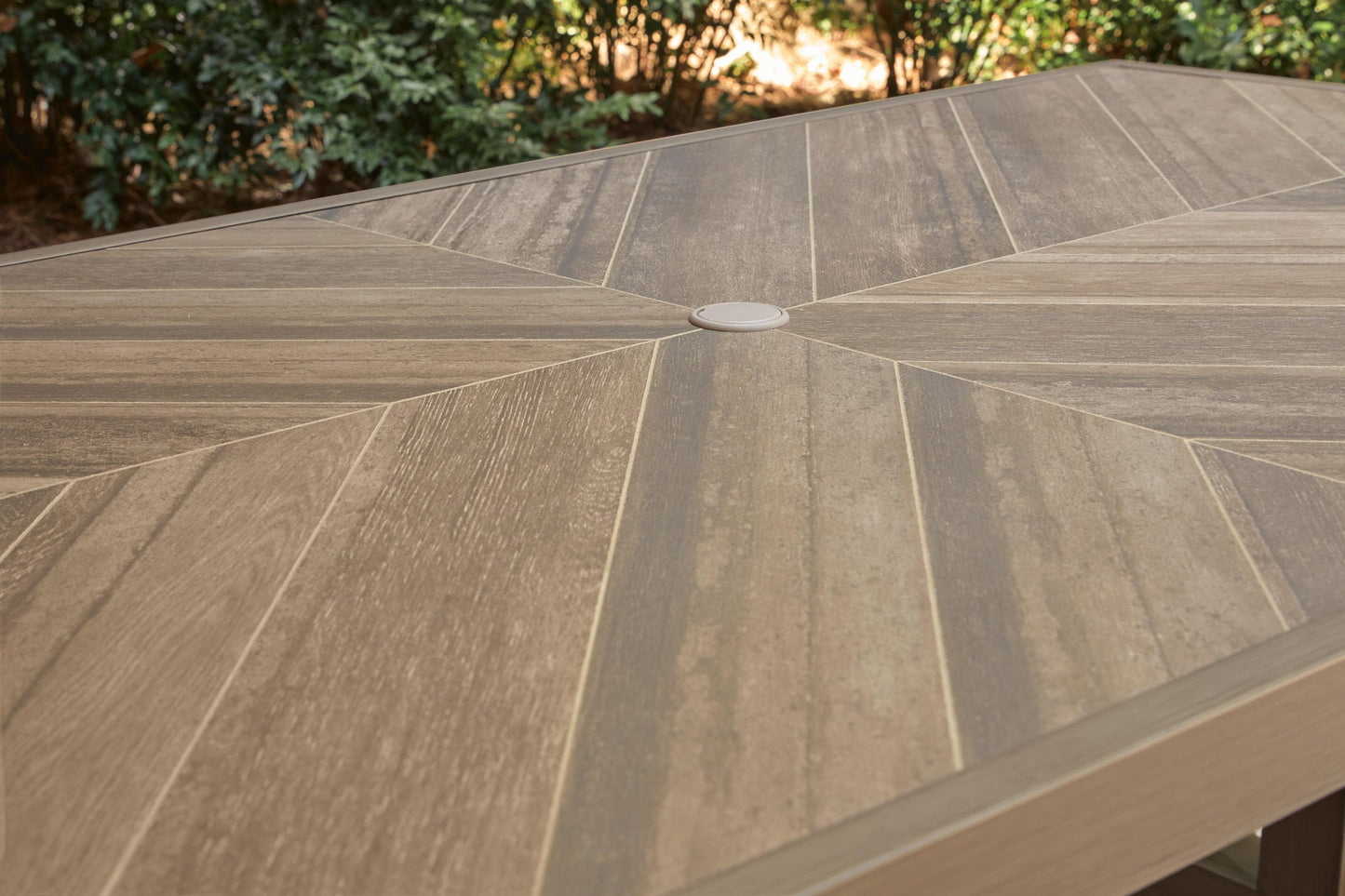 Laguna Heights RECT Dining Table w/UMB OPT