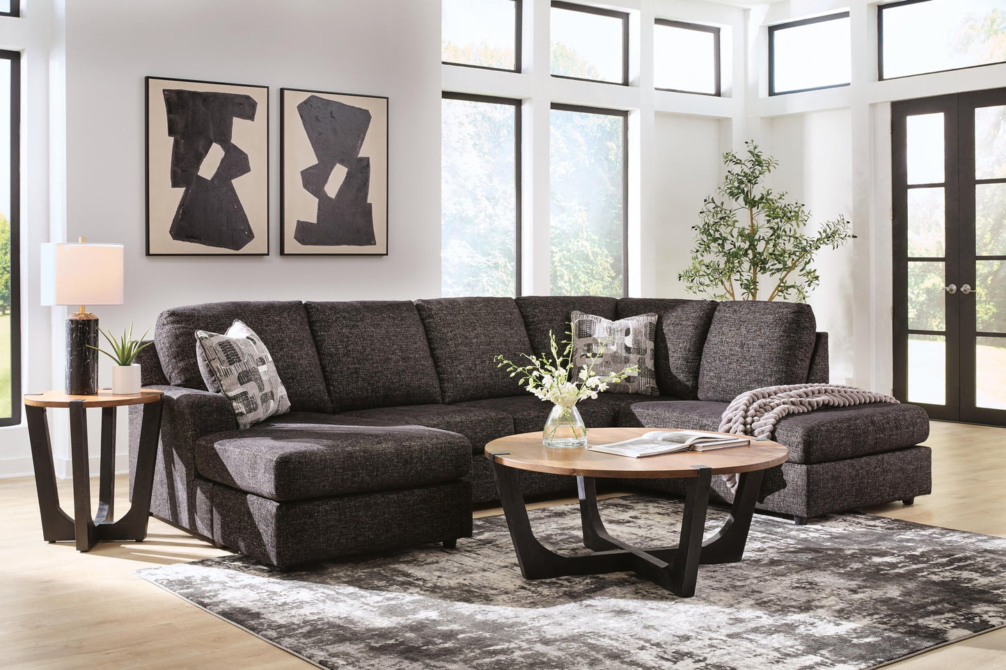 Lentiz 2-Piece Sectional with Chaise