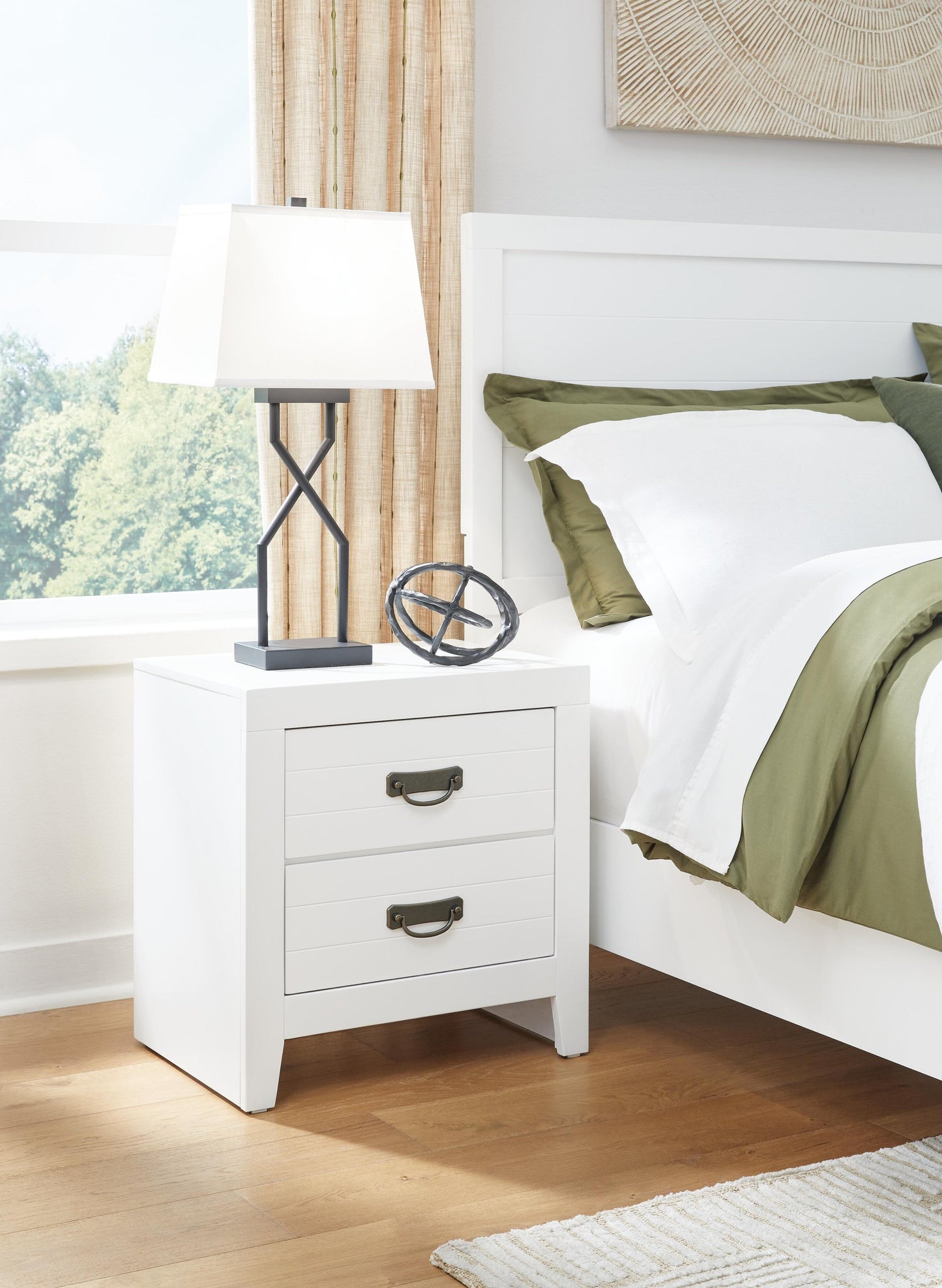 Binterglen Full Panel Bed with Mirrored Dresser and Nightstand